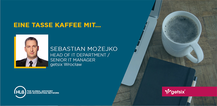 Eine tasse kaffee mit Sebastian Mozejko
